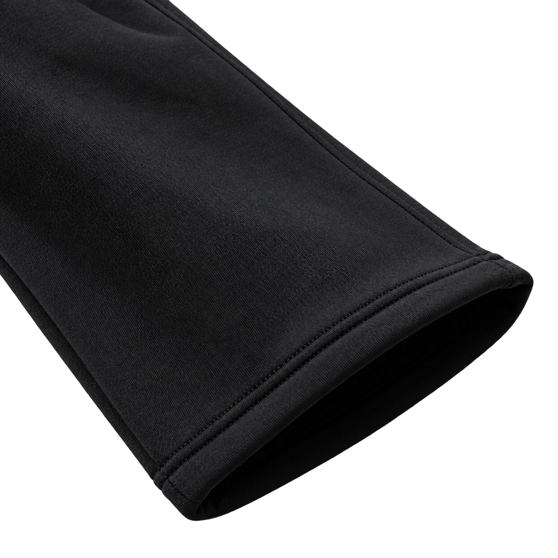 Signature Sweatpants Product V7 Black. Nahaufnahme des Beinabschlusses der schwarzen Maison De La Rue Sweatpants.