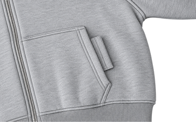 Signature Hoodie Product V7 Grey Melange. Detailansicht der Tasche und Verarbeitung am grauen Maison De La Rue Hoodie.