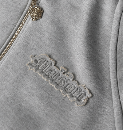 Signature Hoodie Product V5 Grey Melange. Detailansicht der Tasche und des grauen Stoffes.